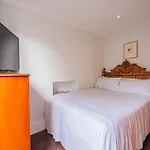 Stylish 1-Bed Flat In Soho - Prime Central London
