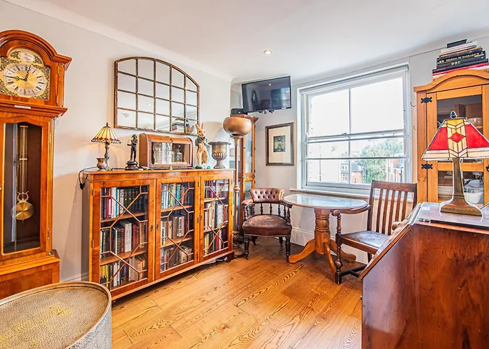 Stylish 1-Bed Flat In Soho - Prime Central London