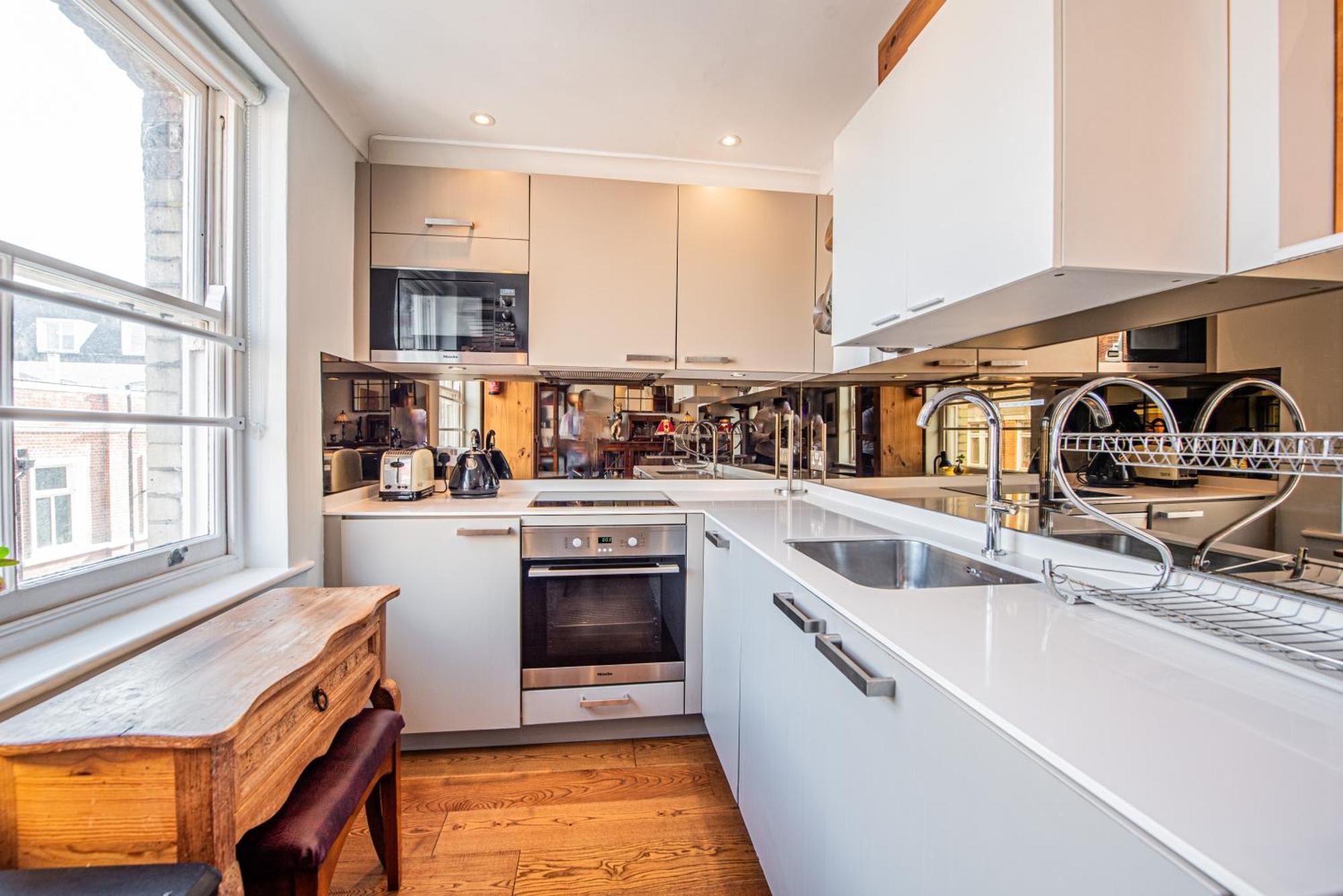Stylish 1-bed Flat In Soho - Prime